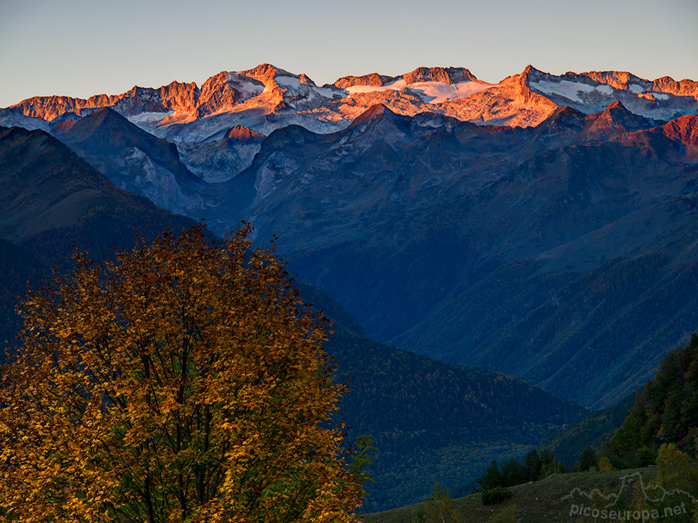 Foto: Desde el Mirador de la val de Varrados, Val d'Aran, Pirineos, Catalunya Foto: Desde el Mirador de la val de Varrados, Val d'Aran, Pirineos, Catalunya